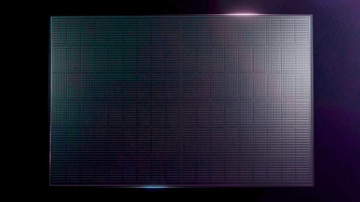 ژاپن با پنل‌های خورشیدی معادل ۲۰ رآکتور هسته‌ای برق تولید می‌کند! / اولین پنل سوپر خورشیدی رونمایی شد!