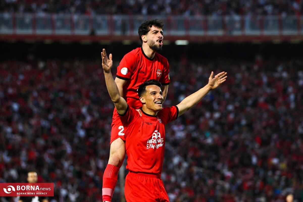 دیدار تیم های فوتبال تراکتور_استقلال