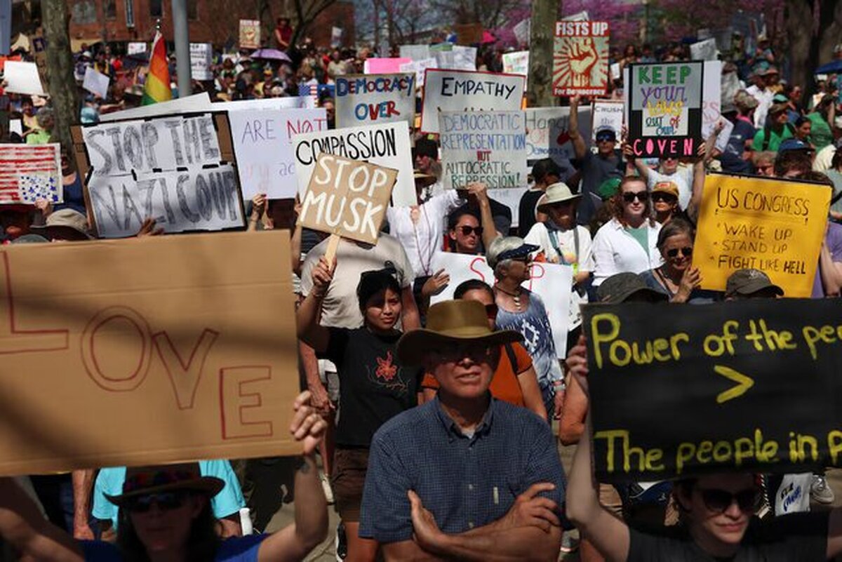 ۱۲۰۰ تظاهرات علیه ترامپ در آمریکا/ خشم آمریکائیان علیه سیاست‌های انقباض اقتصادی