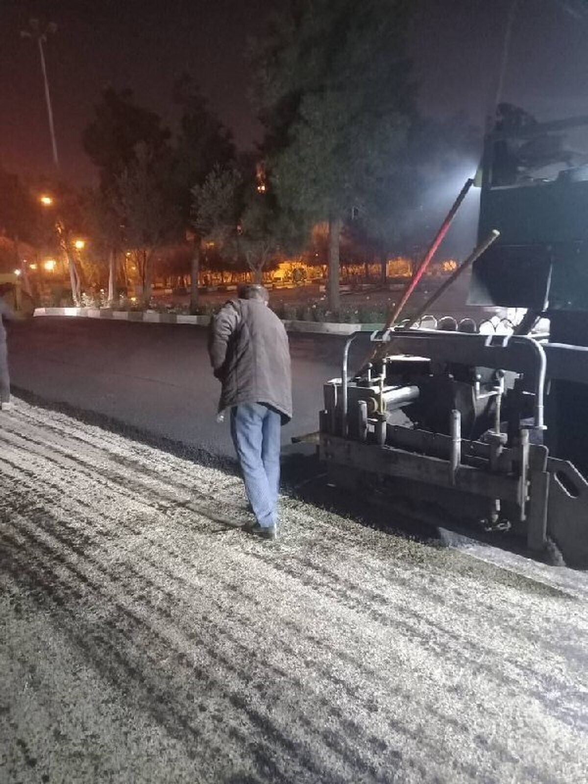 اجرای بیش از ۸۰ تن آسفالت در معابر و مصلی امام خمینی (ره)