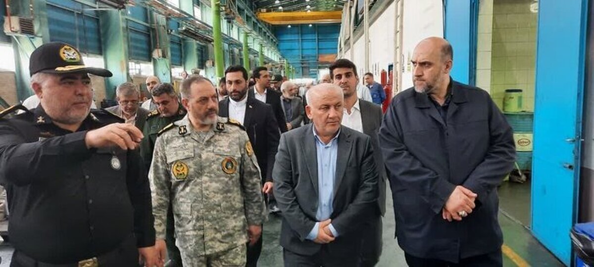 وزیر دفاع از یک واحد صنعتی در آمل بازدید کرد