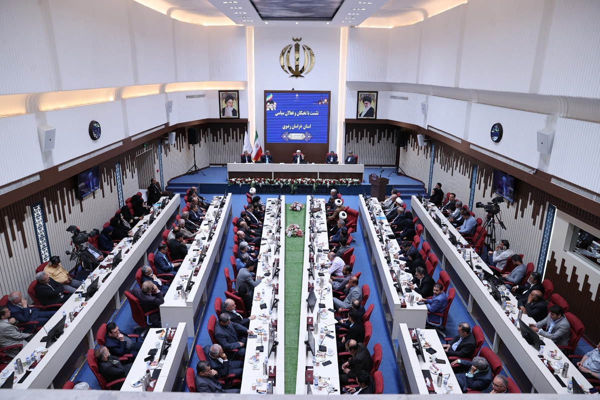 عارف: رفع فیلتر به صورت گام به گام است