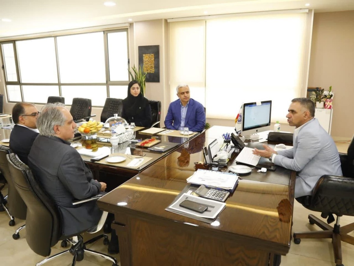 با پیگیری اتاق بازرگانی قزوین کارت بازرگانی دو شرکت بزرگ تولیدی به استان منتقل شد