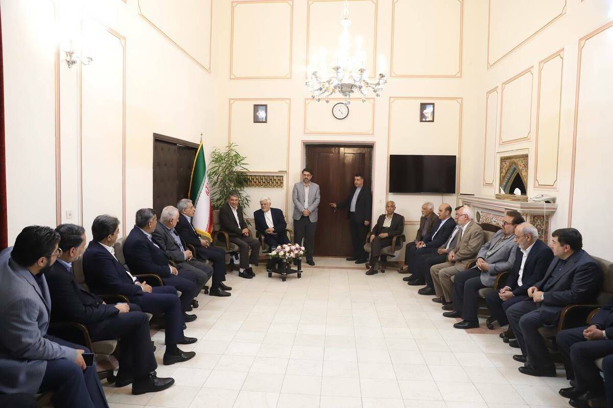 عارف: مذاکرات غیرمستقیم جمهوری اسلامی ایران و آمریکا در یک روند منطقی انجام می‌شود