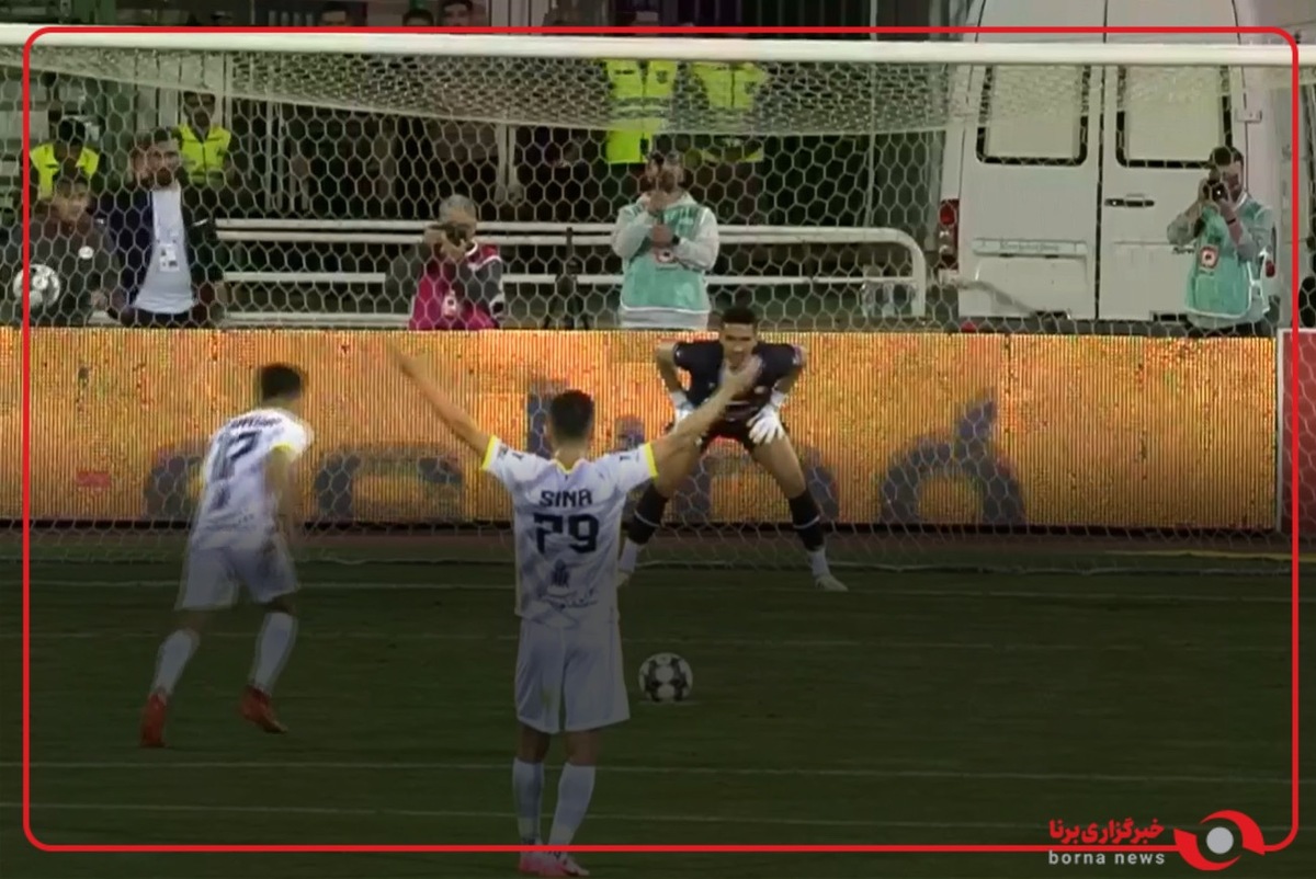 گل اول چادرملو به تراکتور توسط هادی حبیبی‌نژاد در دقیقه 21