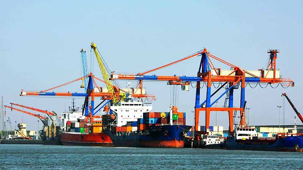 رشد ۱۳ درصدی تخلیه و بارگیری کانتینری در بنادر کشور در سال ۱۴۰۳