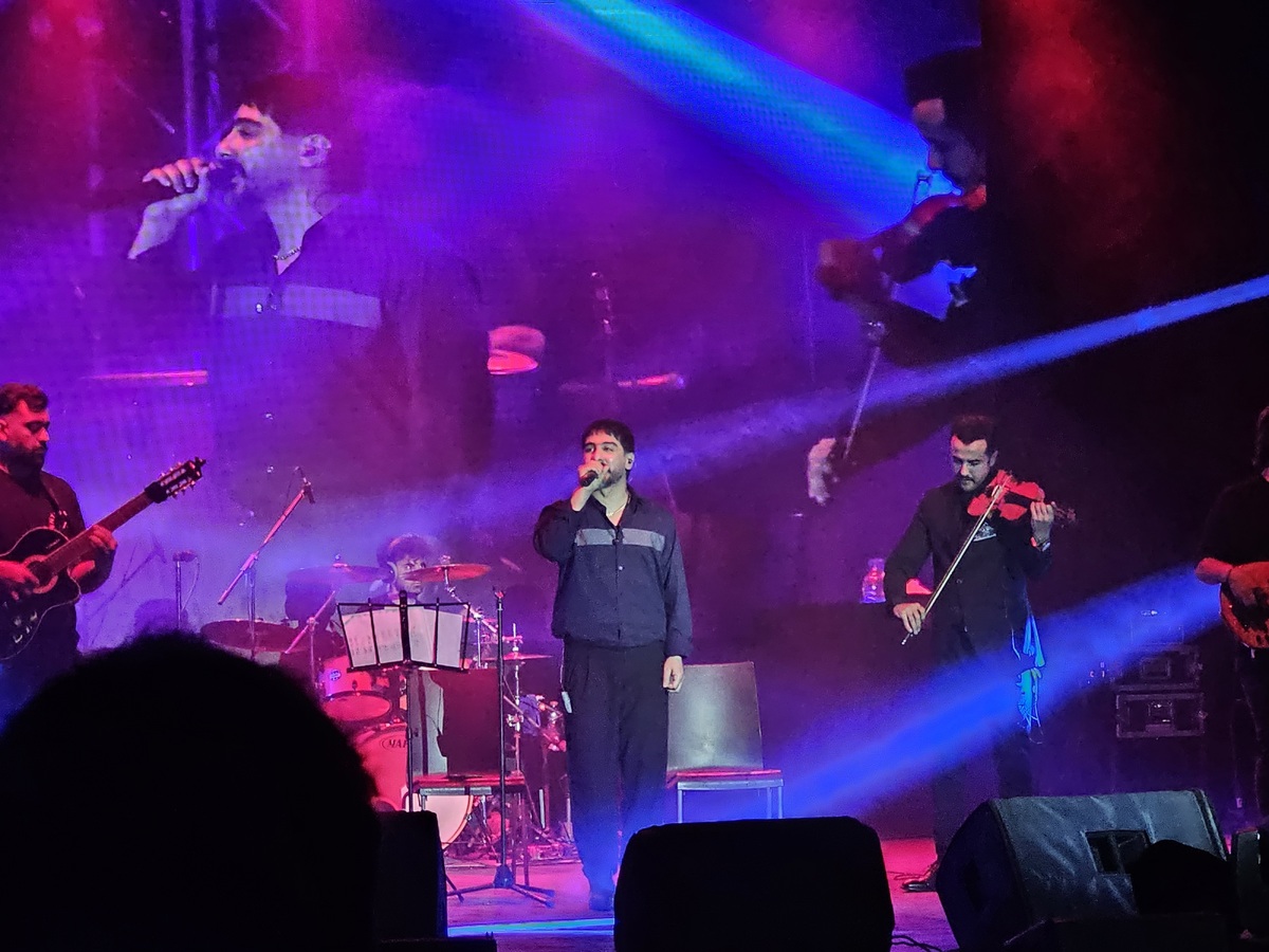 استقبال بی‌نظیر از کنسرت سعید حسینی در شیراز / سه سانس پر شور و هیجان برای خواننده اهل استان فارس