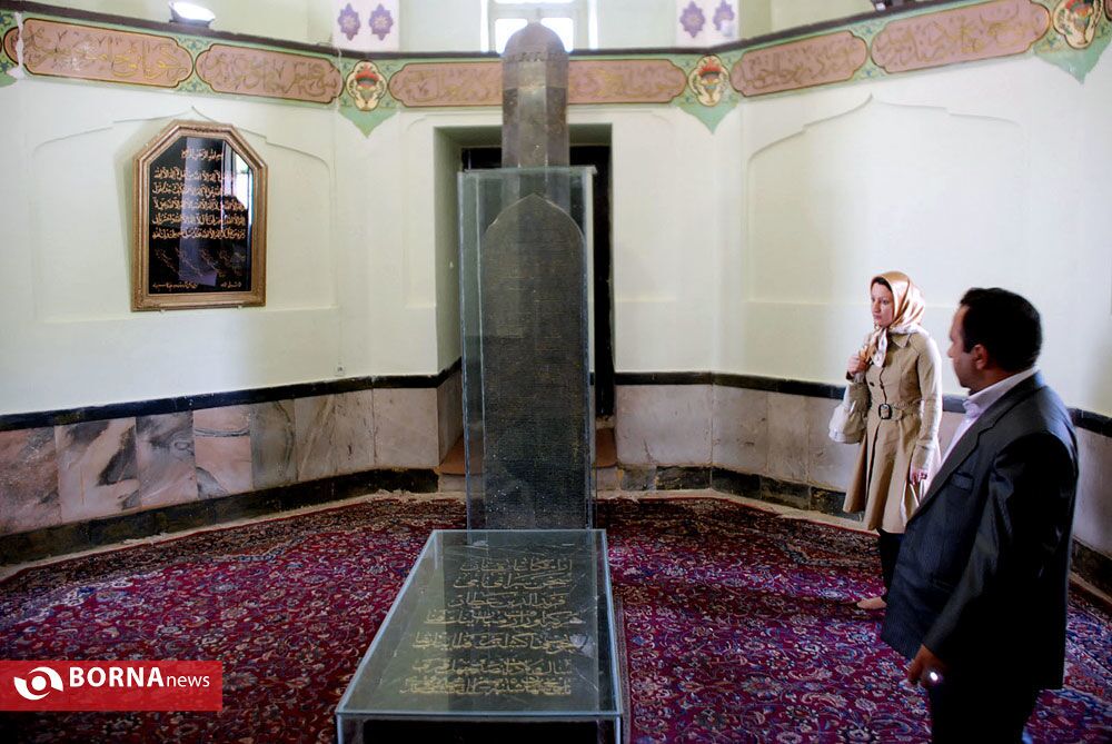 هفت شهر عشق را عطار گشت ما هنوز اندر خم یک کوچه‌ایم