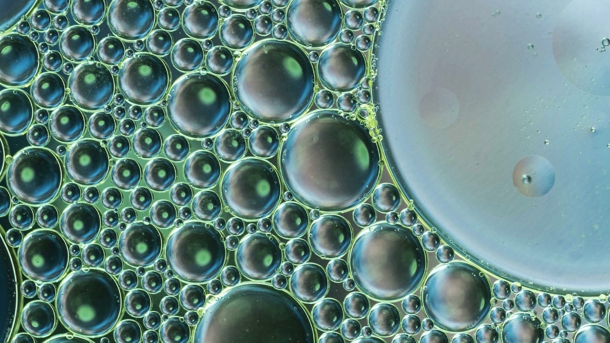 از تئوری تا شبیه‌سازی با بررسی علمی حرکت نانوحباب‌ها در آب