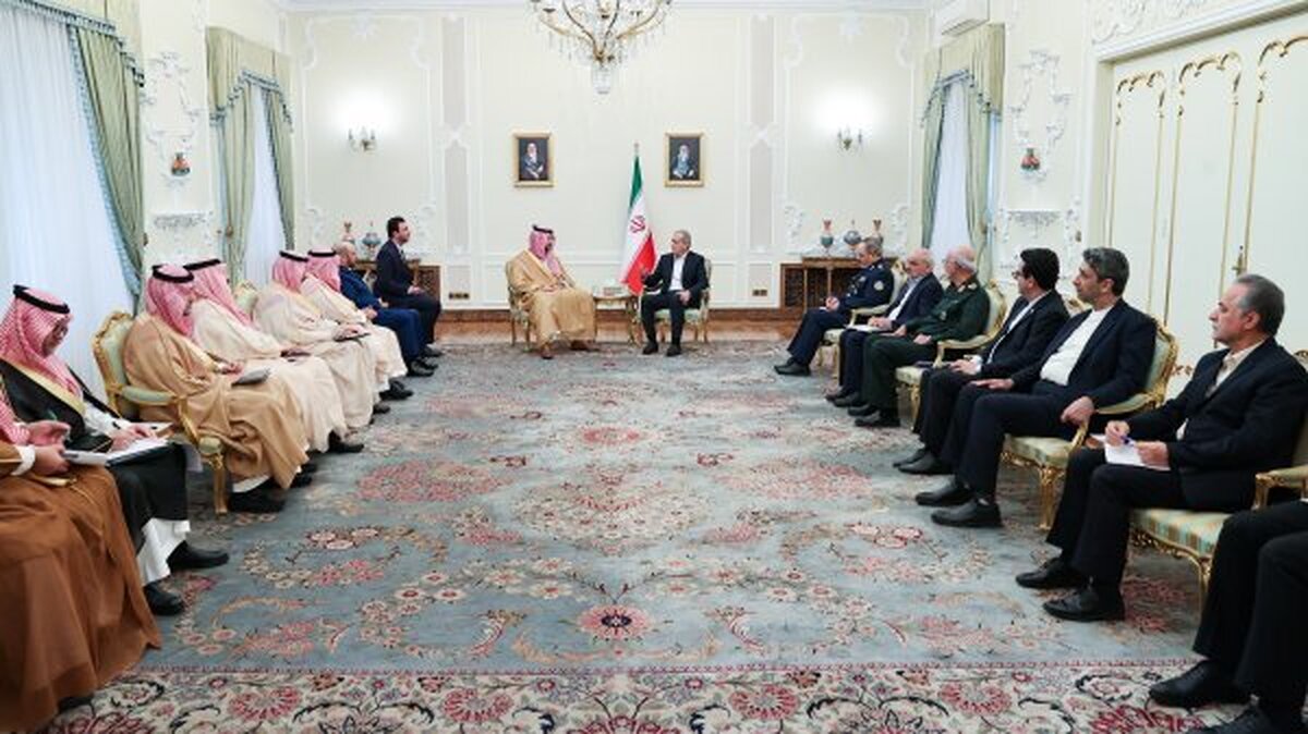 پزشکیان: ایران و عربستان می‌توانند الگویی برای همکاری‌های منطقه‌ای باشند