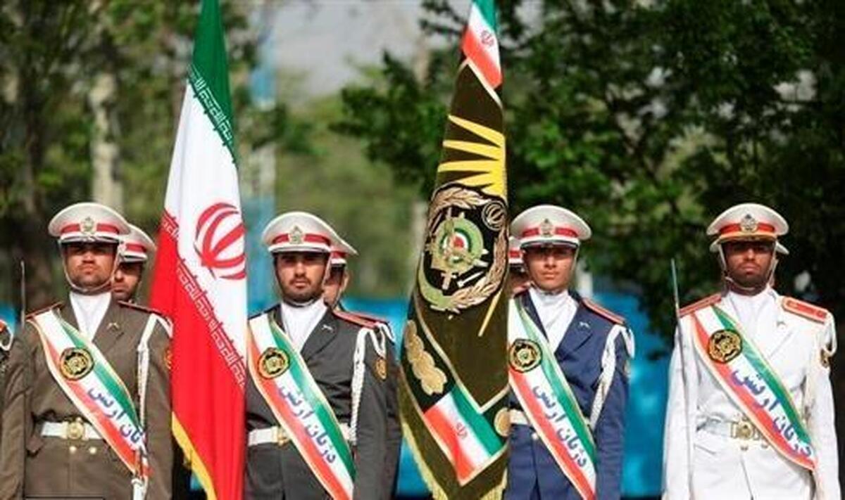 یگان‌های پیاده ارتش از مقابل جایگاه رژه رفتند