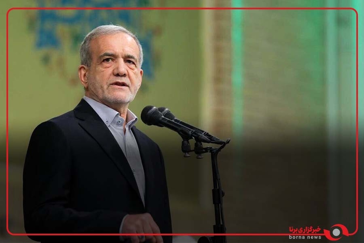 رئیس‌جمهور: اوایل انقلاب مجبور بودیم برای تامین تجهیزات دست به سمت دشمنان دراز کنیم اما امروز در زمین، دریا و آسمان خودکفا هستیم