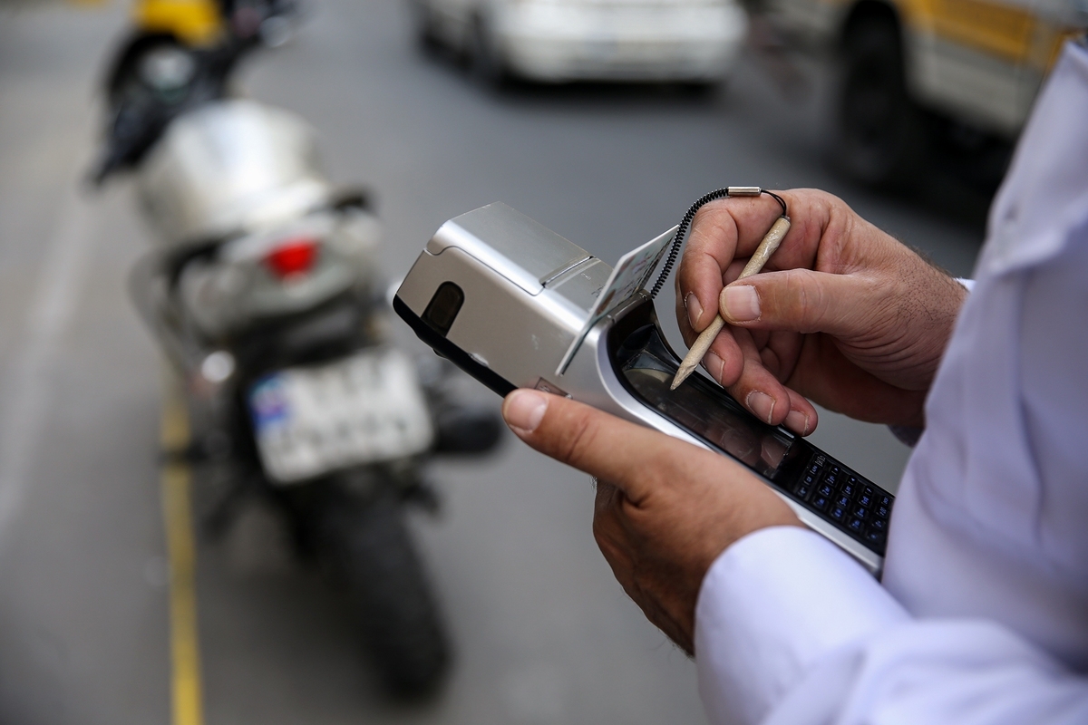 توقیف خودروی سمند با ۲ سرنشین مست در هرمزگان+ فیلم