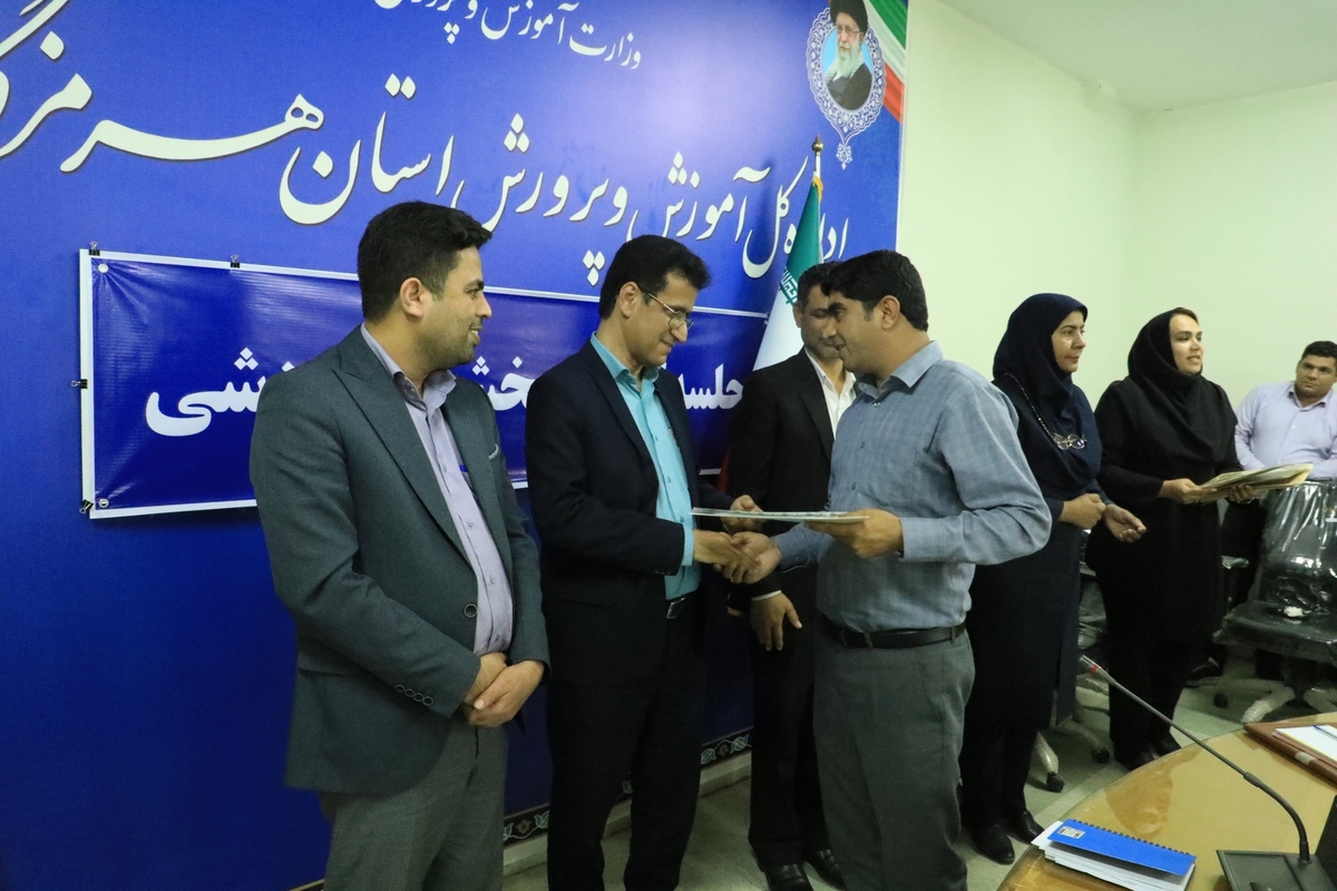 معلمان باید در محور تصمیم‌گیری‌های آموزشی قرار بگیرند