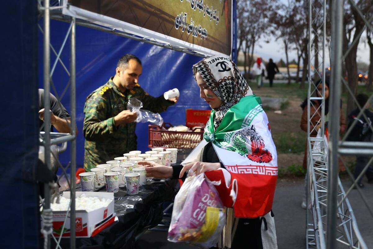 برپایی ایستگاه‌های توزیع افطار در ورزشگاه آزادی در قالب «تکریم علوی»