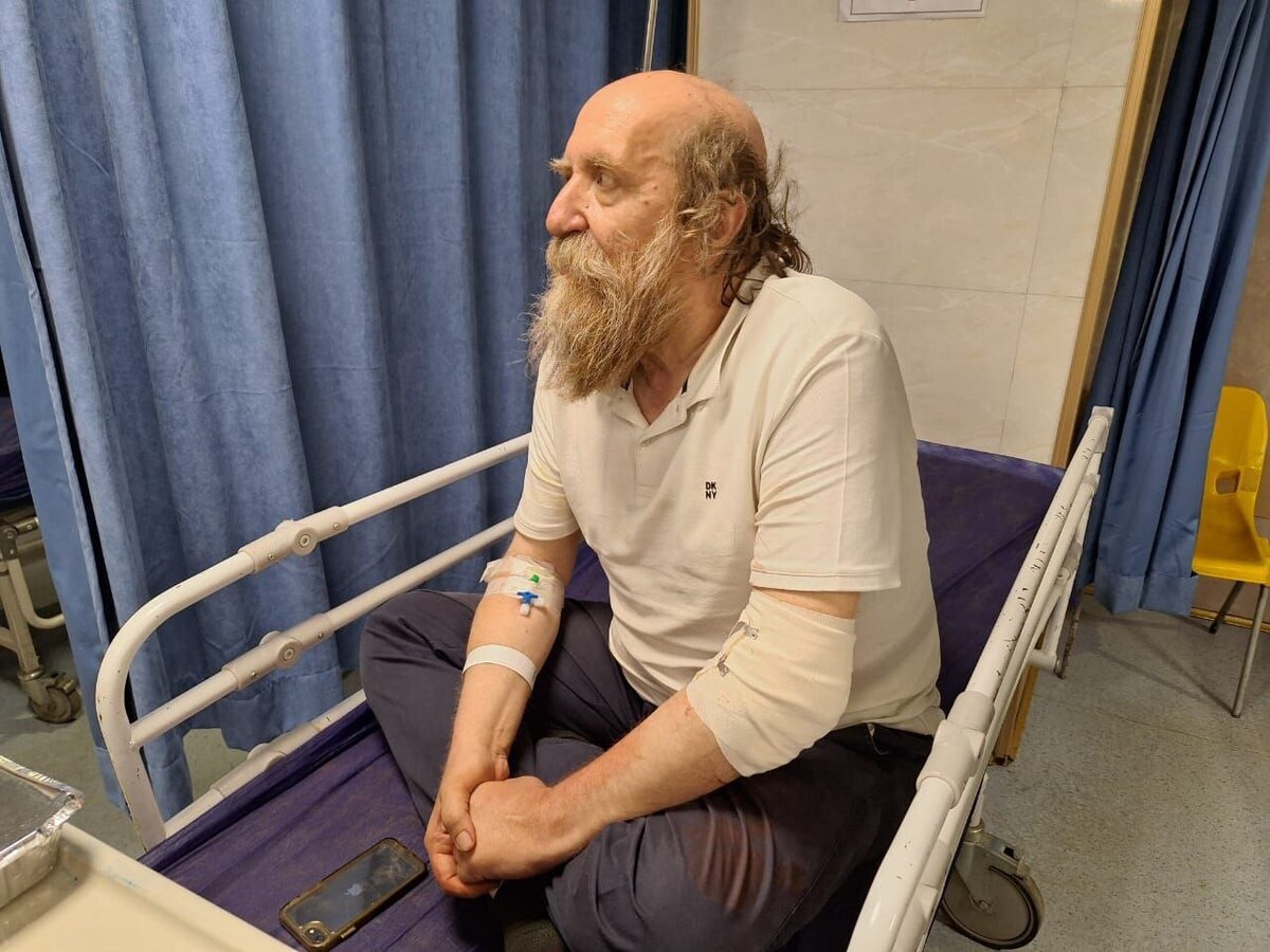 سید احمد محیط طباطبایی در بیمارستان بستری شد