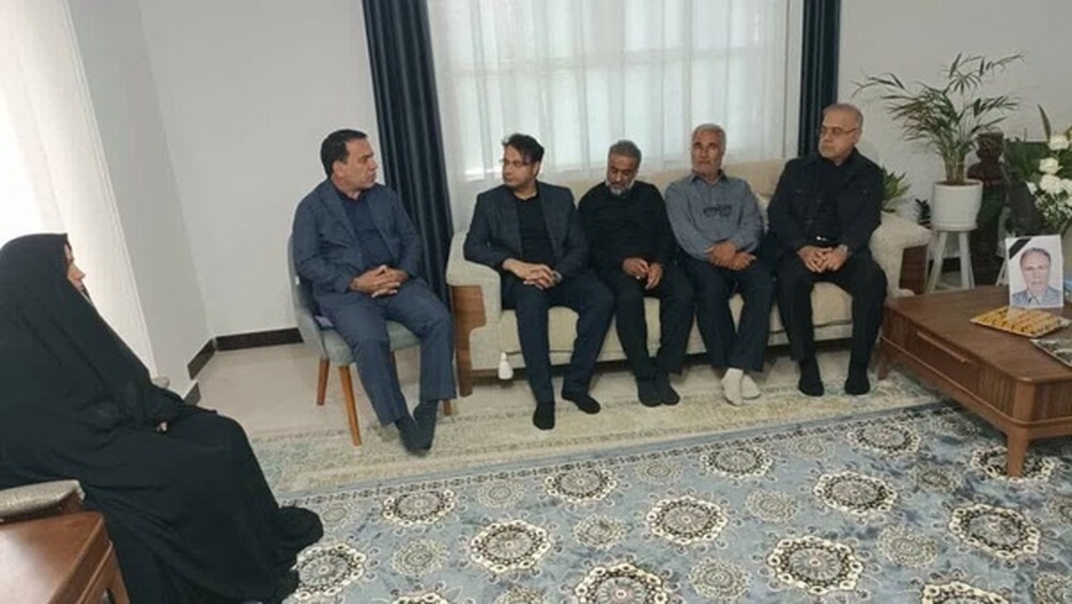 دیدار استاندار هرمزگان با خانواده شهیدمعزز عباس حسین‌پور