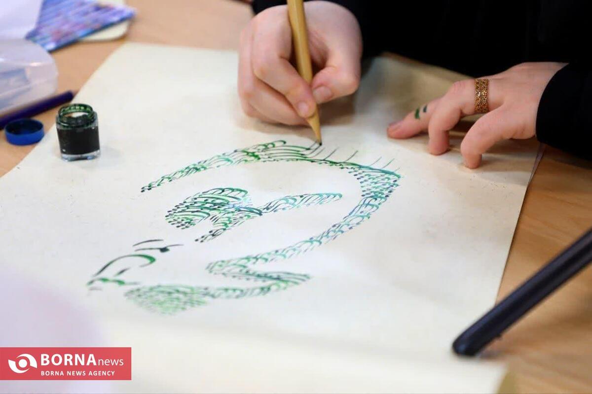 خلق اثر هنرمندان‌ بانوی قمی در رویداد رسانه‌ای آیه‌ نگار