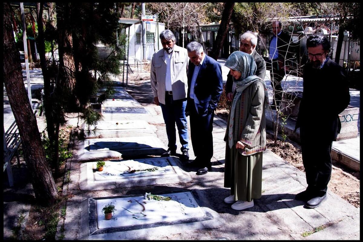 آغاز سال کاری معاونت امور هنری با ادای احترام به شهدا و هنرمندان فقید