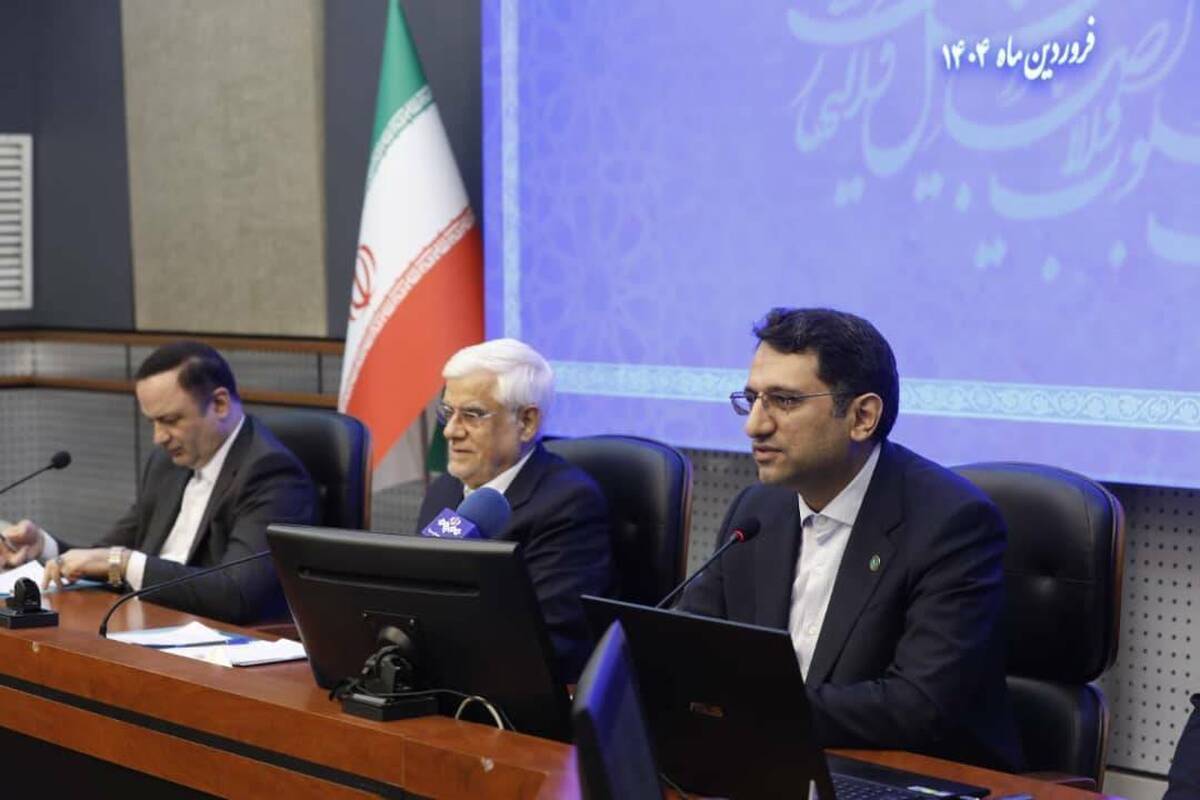 عارف: یکی از مهم‌ترین اولویت‌های مناطق آزاد، توسعه همکاری‌های اقتصادی با کشورهای همسایه است