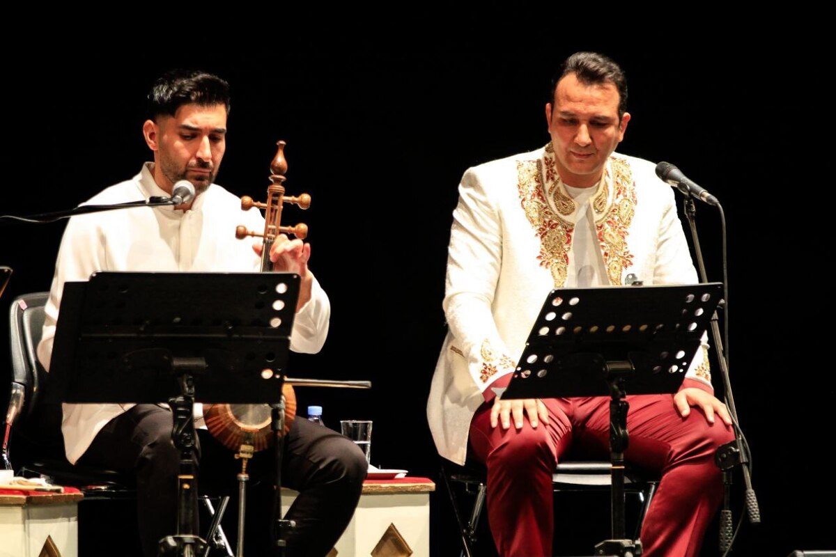 جوانه در کویر؛ اجرای بهارانه‌ مصطفی جلالی‌پور و گروه موسیقی قمر در مزینان