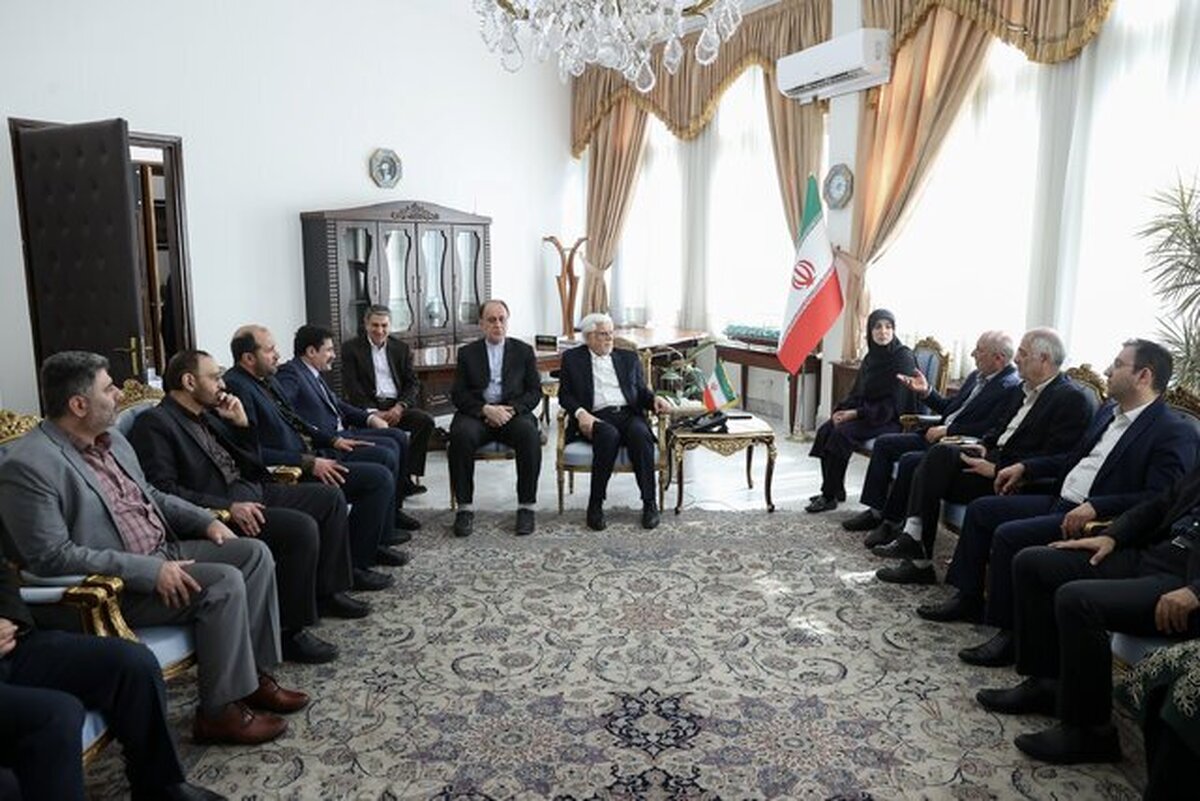 عارف: دولت اقدامات و طرح‌های توسعه‌ای کشور را به تهدیدات نظام سلطه گره نزده است