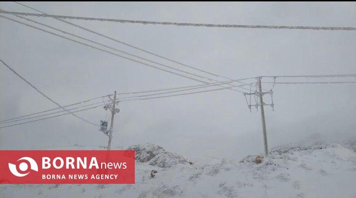 ۱۸ ساعت عملیات بی وقفه در برف و طوفان/ برق ۲ هزار خانوار در بجنورد وصل شد