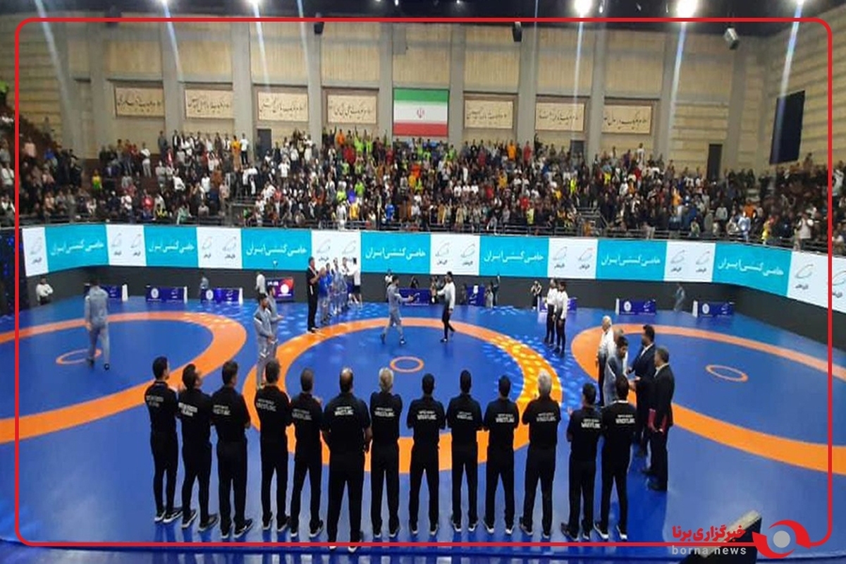 مراسم تقدیر از مدال‌آوران کشتی شهرستان ایذه در رقابت‌های جهانی با حضور وزیر ورزش و جوانان و مسئولین استانی