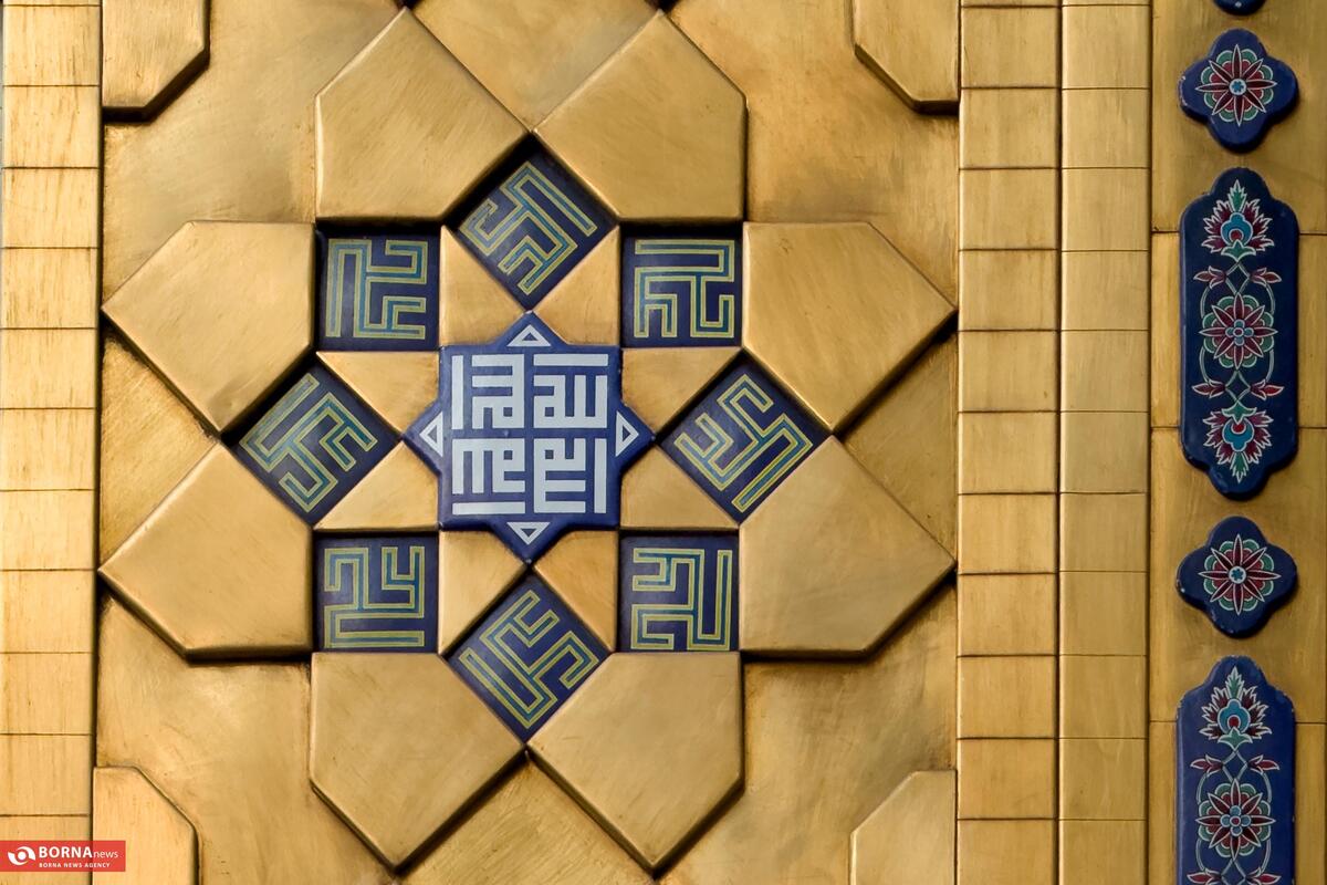 نقش نام امیرالمومنین (ع) بر صحن و سرای امام هشتم (ع)