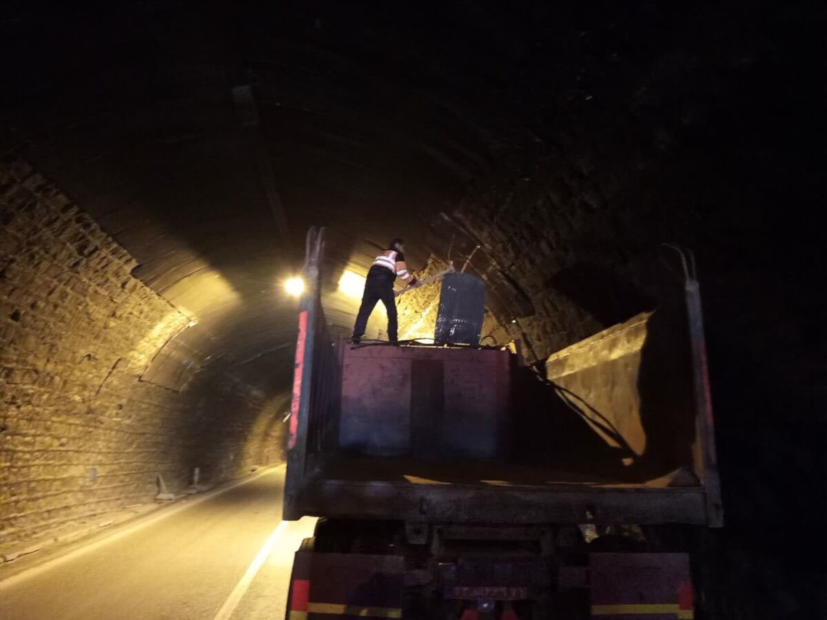 خطر آویزان شدن سقف‌پوش‌های فلزی تونل الغدیر رفع شد