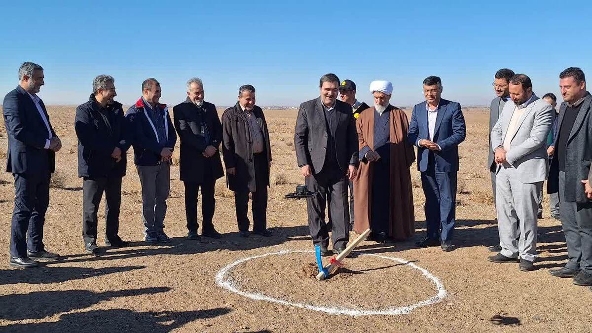 ساخت نیروگاه خورشیدی ۵۰ مگاواتی در بویین زهرا آغاز شد