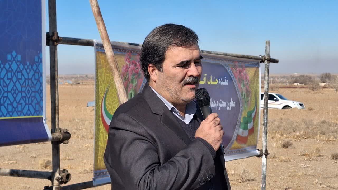 ساخت نیروگاه خورشیدی ۵۰ مگاواتی در بویین زهرا آغاز شد