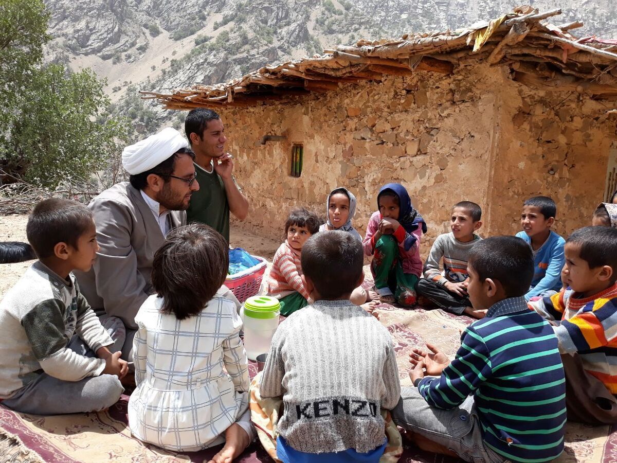 روحانی مروج کتاب: دنبال آموزش کودکان و از حاشیه دور هستیم