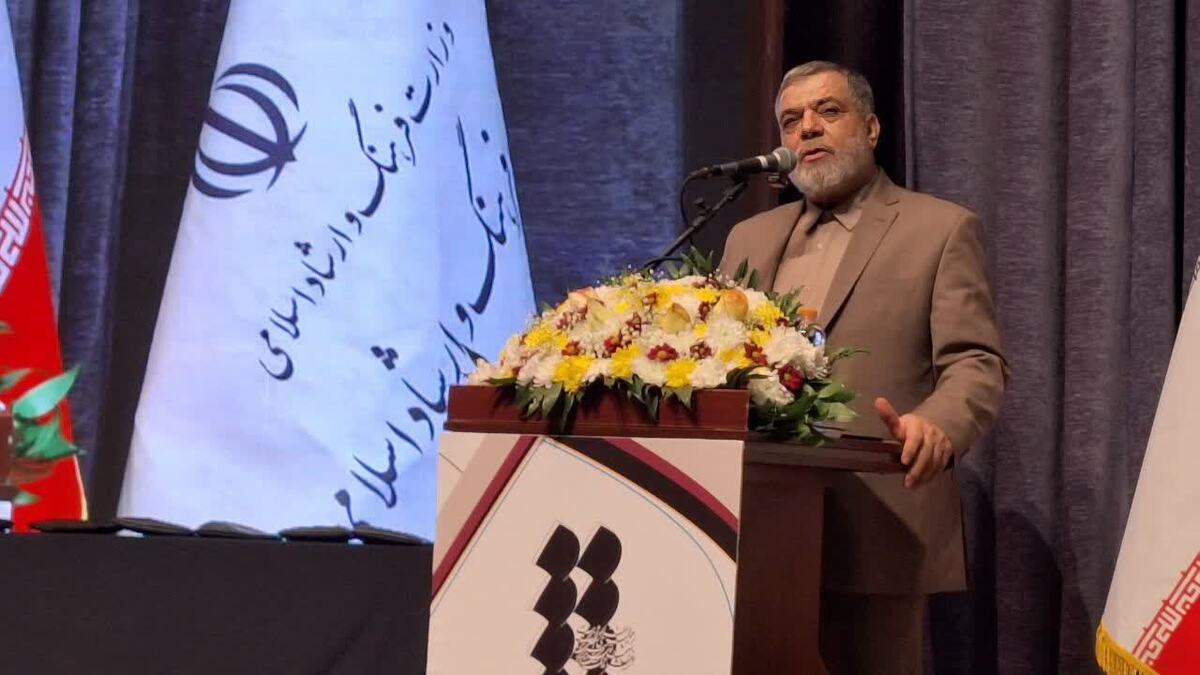 تفاهم‌نامه حمایت از هنرمندان و اصحاب رسانه در سفر وزیر ارشاد به قزوین امضا شد 