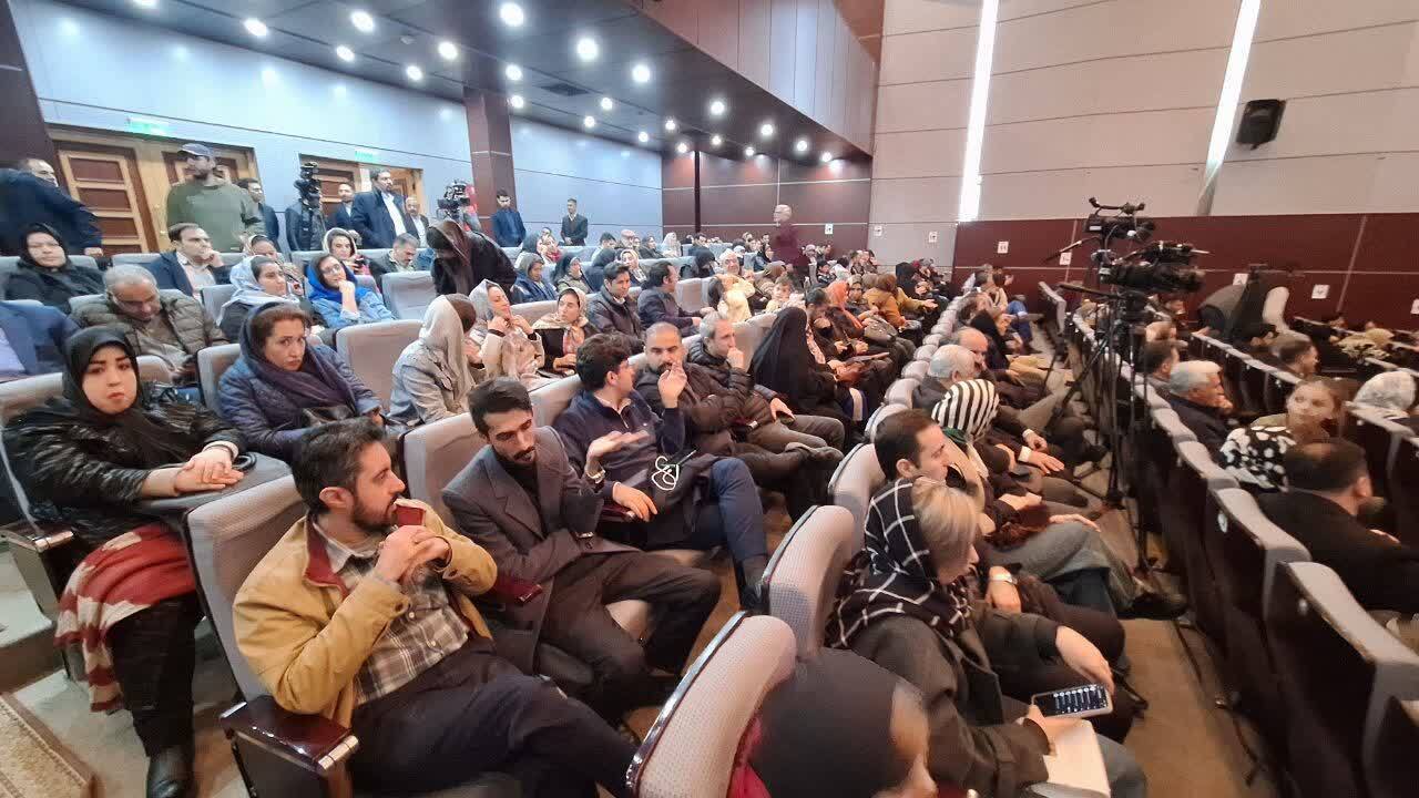 تفاهم‌نامه حمایت از هنرمندان و اصحاب رسانه در سفر وزیر ارشاد به قزوین امضا شد 