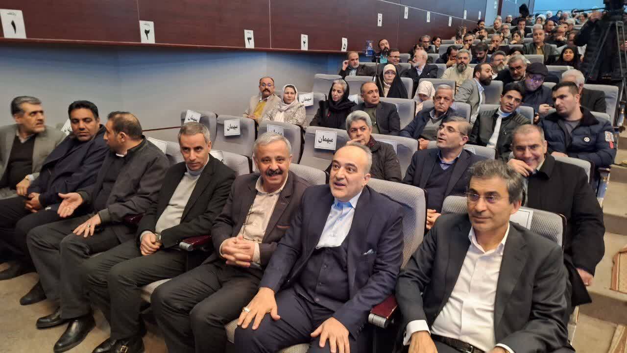 تفاهم‌نامه حمایت از هنرمندان و اصحاب رسانه در سفر وزیر ارشاد به قزوین امضا شد 