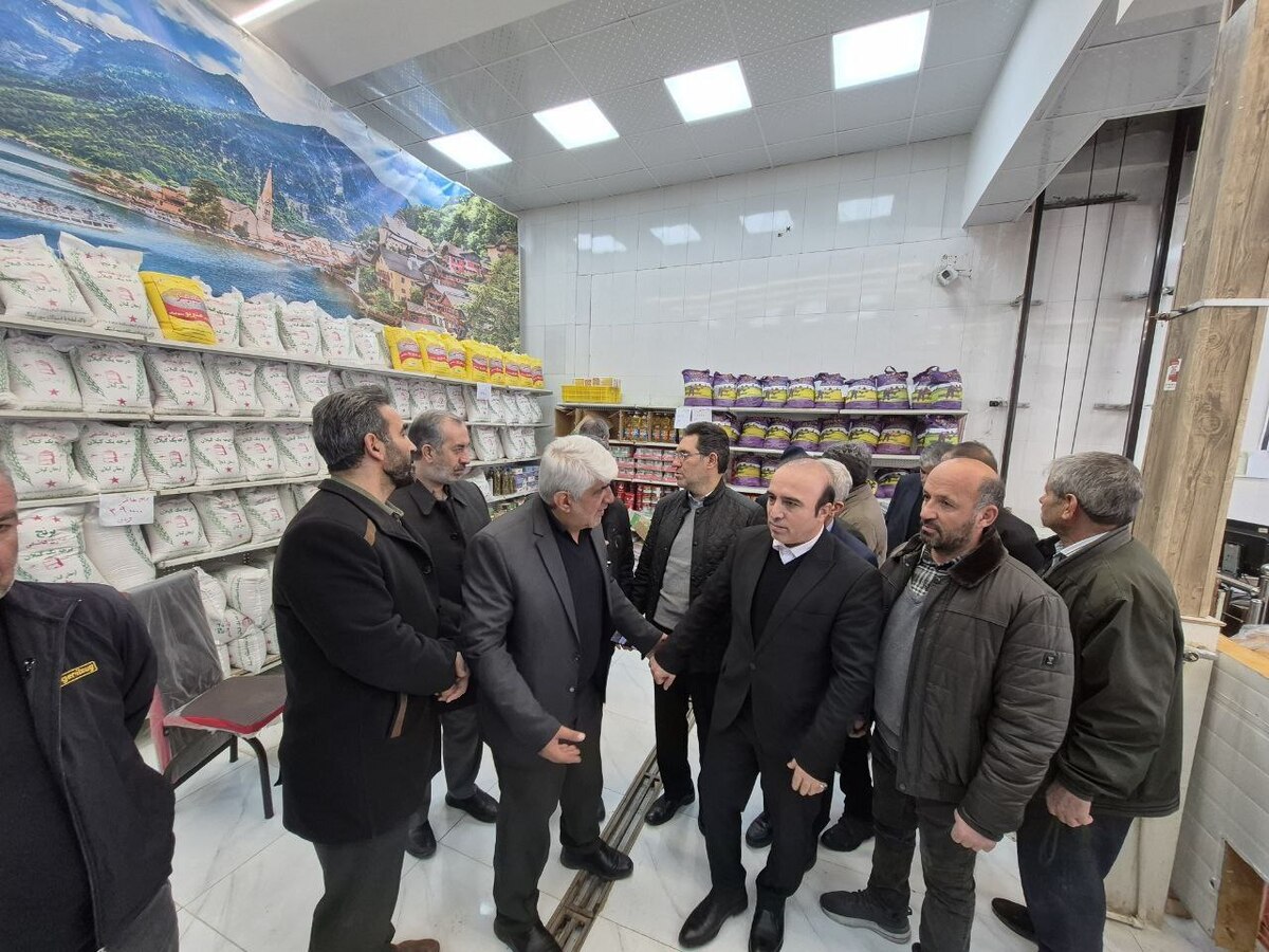 بازدید میدانی معاون اقتصادی استاندار اردبیل از بازار همزمان با اجرای مرحله جدید کالابرگ/نظارت مستمر بر عرضه کالاهای اساسی در استان ادامه دارد