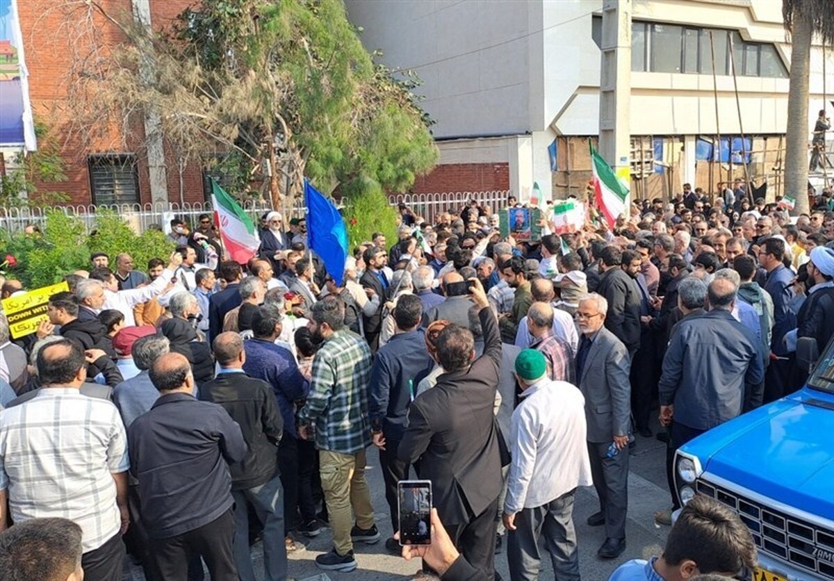 پیکر شهید مدافع امنیت در بوشهر تشییع شد