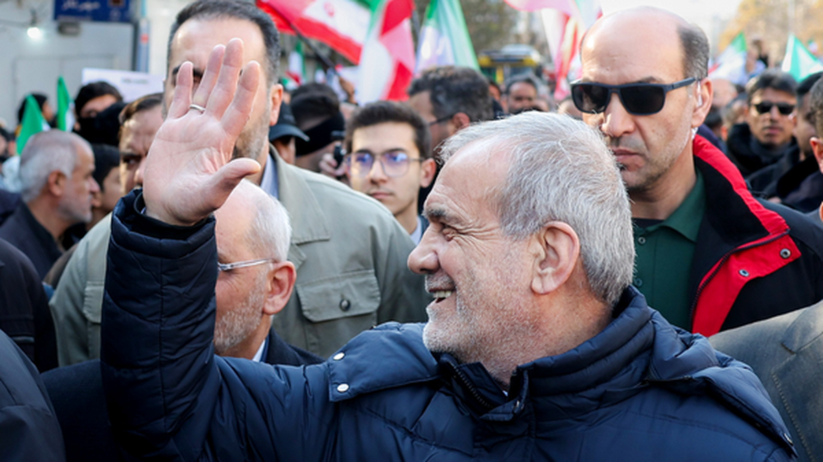 پیام رییس جمهور خطاب به مردم ایران: در برابر صلابت شما سر تعظیم فرود می‌آورم