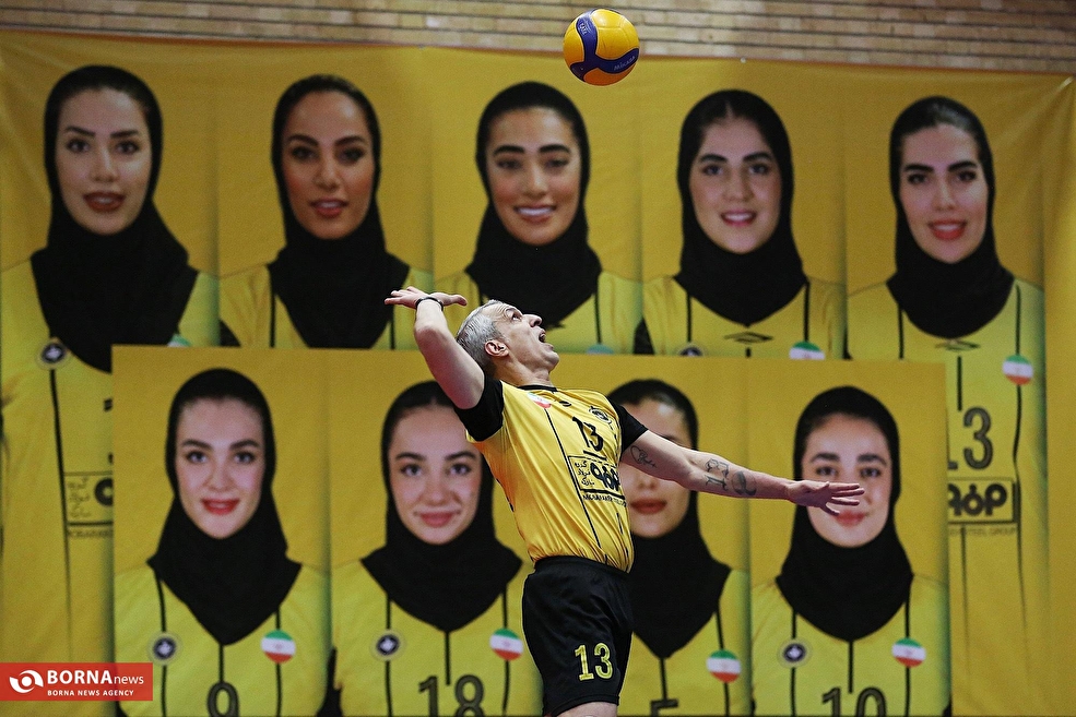 دیدار تیم های والیبال سپاهان-پیکان