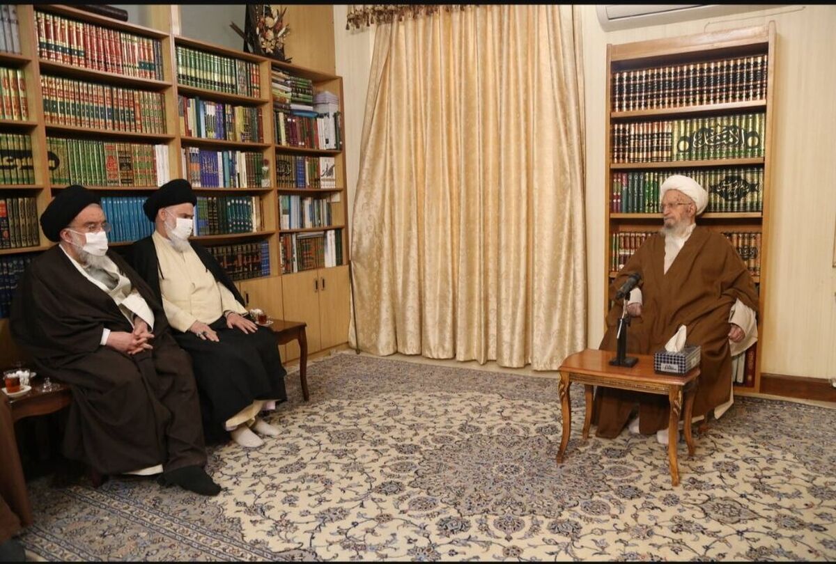 آیت الله مکارم شیرازی: نقاب از چهره اغتشاشگران افتاده است