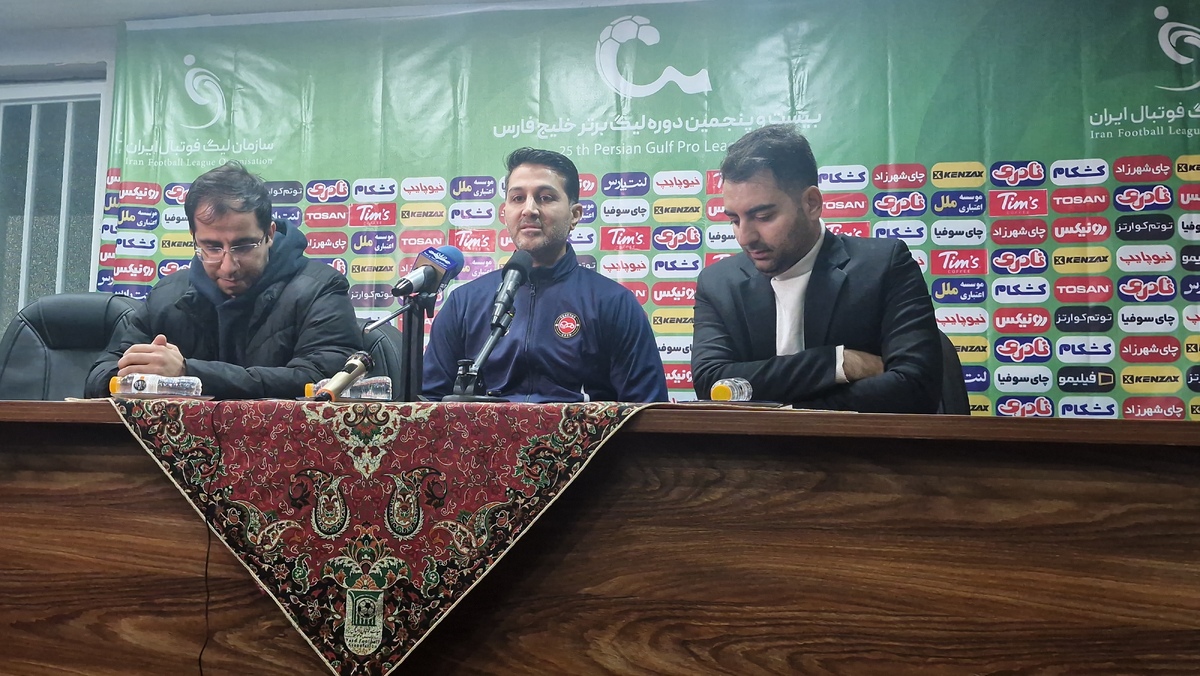 مربی تراکتور: می‌توانستیم به استقلال ۳ گل بزنیم + ویدیو