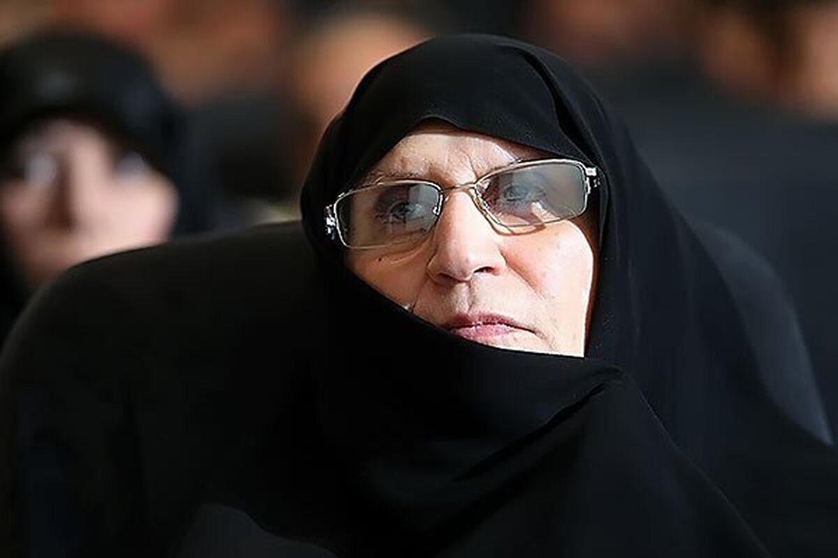 فرزند امام خمینی (ره) خطاب به رهبر انقلاب: از این هجمه ها که به ساحت شما روا می دارند، دل آزرده ایم