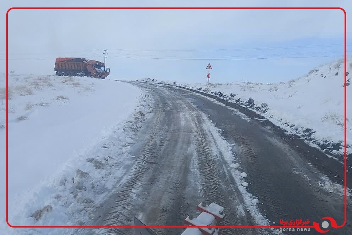 بارش برف در جاده منتهی به ساوه