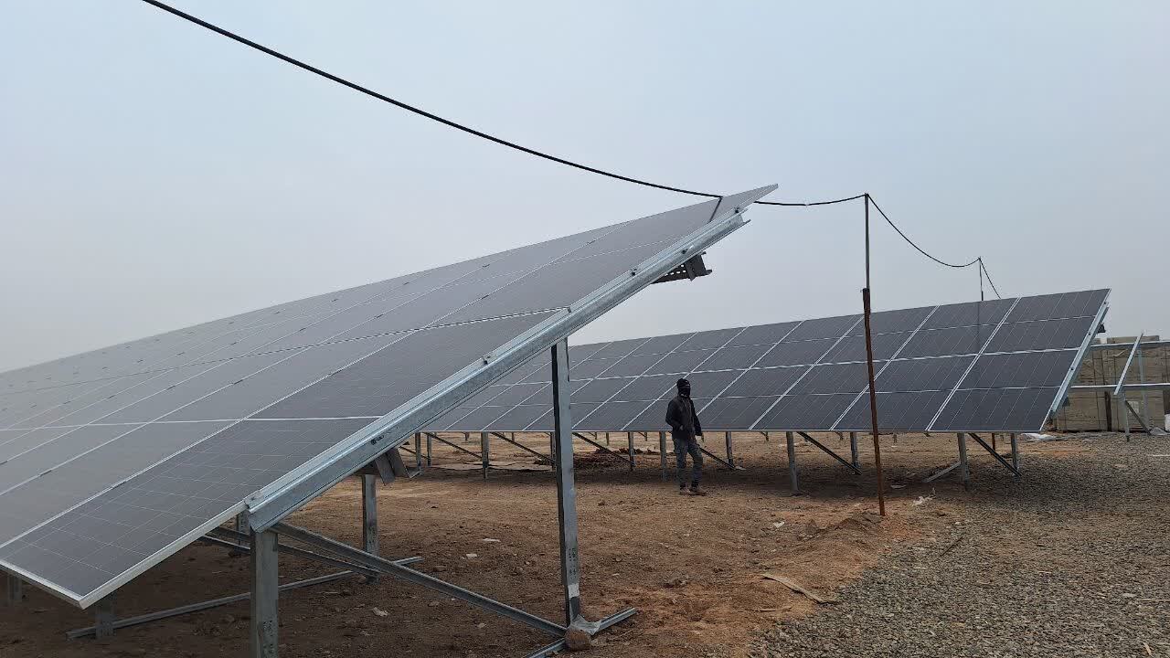 استاندار قزوین از نیروگاه ۱۰ مگاواتی خورشیدی در دست ساخت شرکت روزیه بازدید کرد