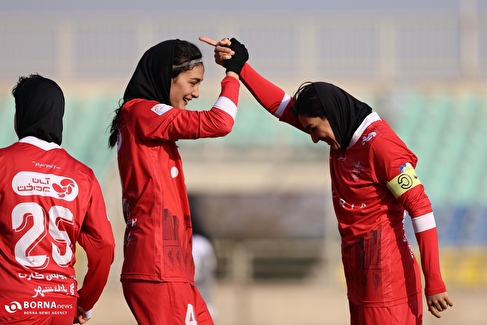 دیدار تیم‌های فوتبال دختران پرسپولیس - گل‌گهر