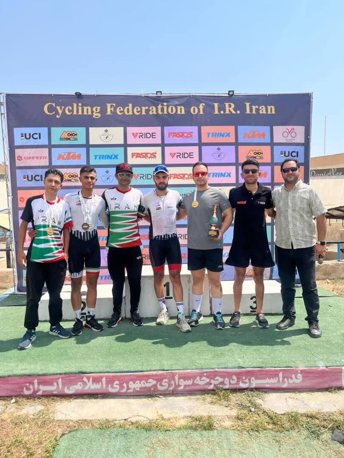 درخشش هیأت دوچرخه‌سواری لرستان در سال ۱۴۰۴ /  حضور در جمع سه تیم برتر کشور
