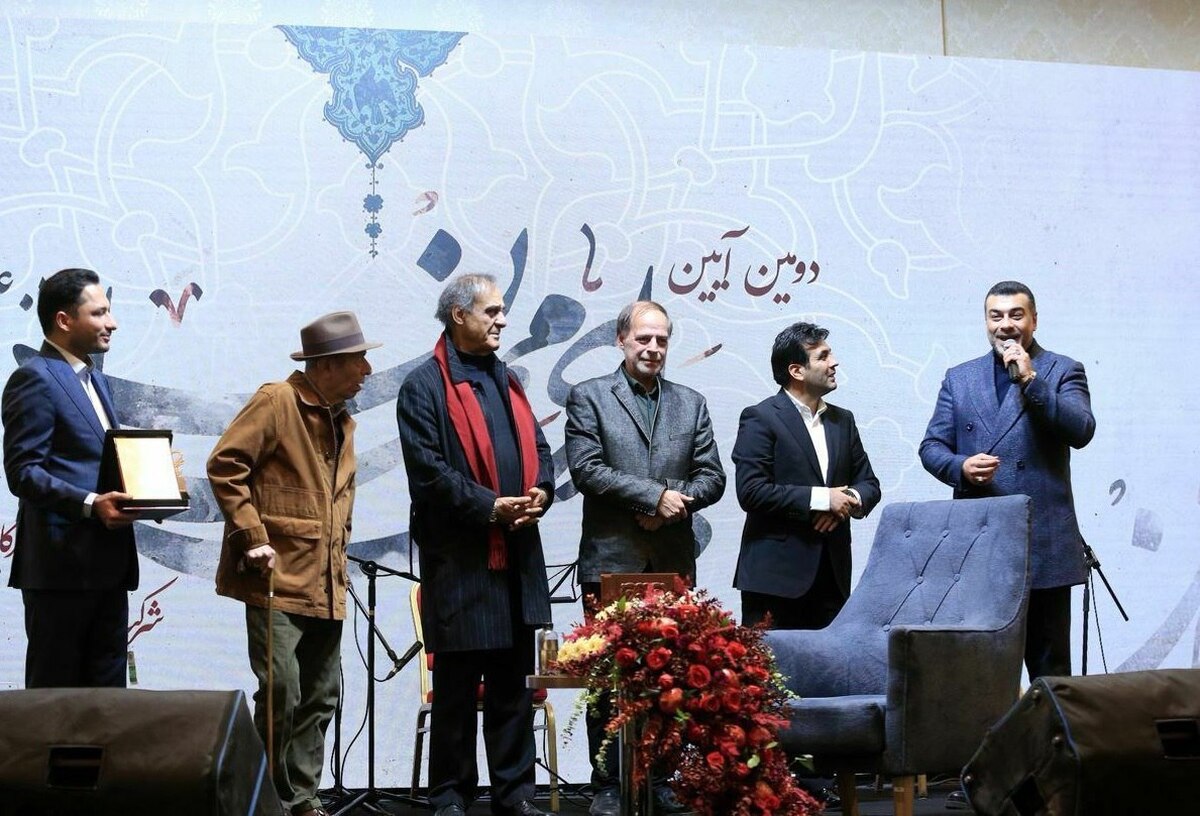 اعطای نشان اصالت به علی نصیریان در آیین یلدای مهان