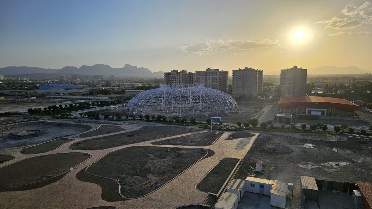 تلفیق اقتصاد شهری و گردشگری سبز در سالن سرشاخه بازار گل ارغوان اصفهان
