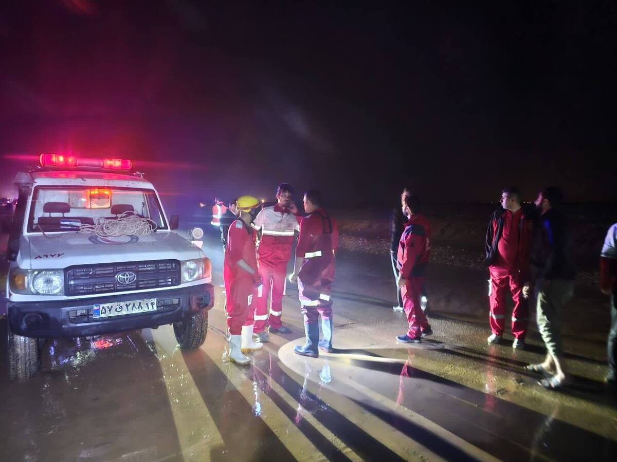 تداوم عملیات امدادرسانی هلال‌ احمر خوزستان در ۹ شهرستان / اسکان اضطراری ۶۷ نفر و رهاسازی ۱۲۶ خودرو در پی بارندگی شدید